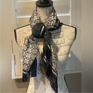 ✨Patterned Scarf✨Preloved not perfect, but lots of life left!!